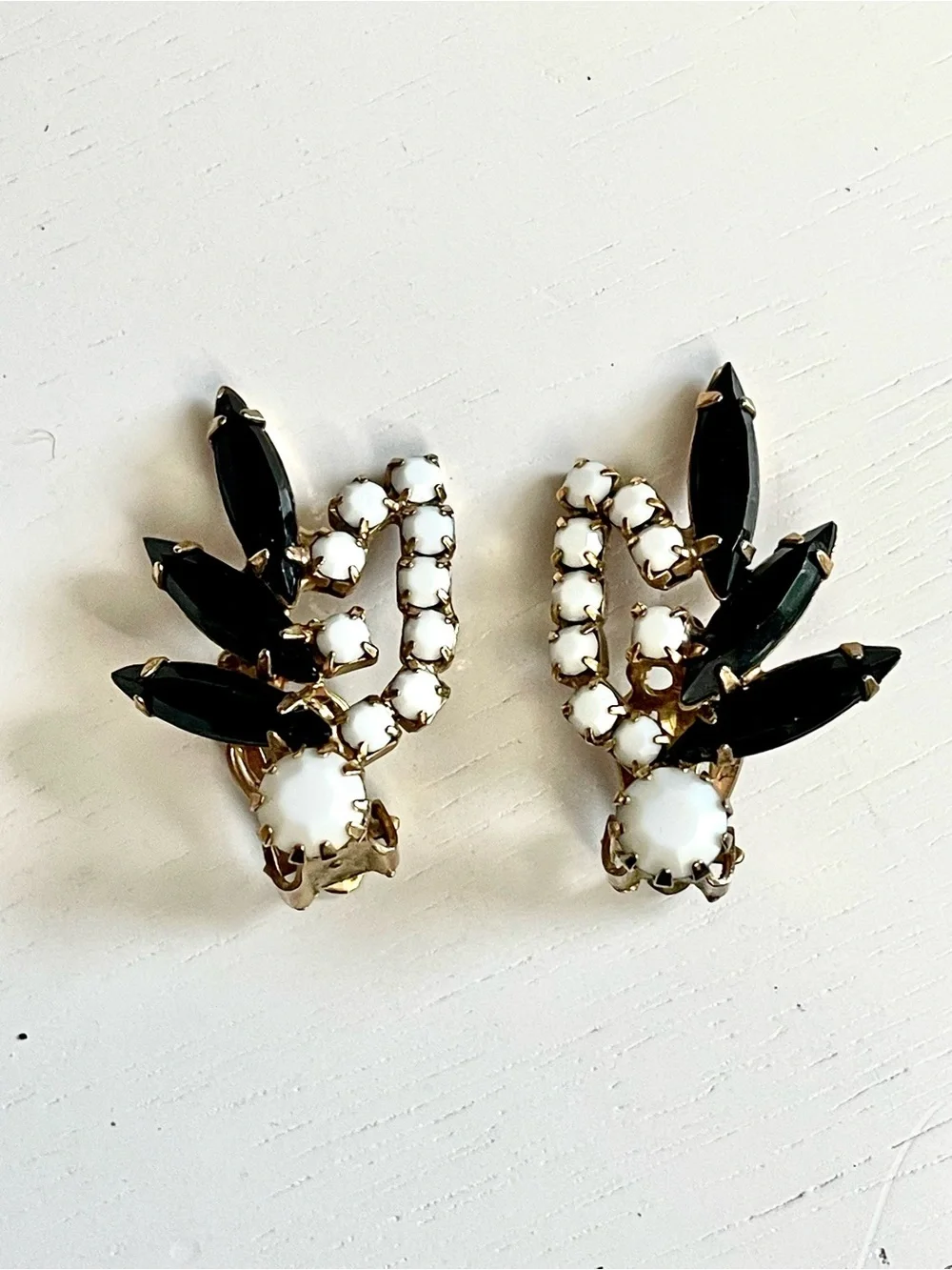 Vintage MCM Black & White Rhinestone Clip On Earrings Mod Atomic Art Deco Noir - Picture 4 of 8